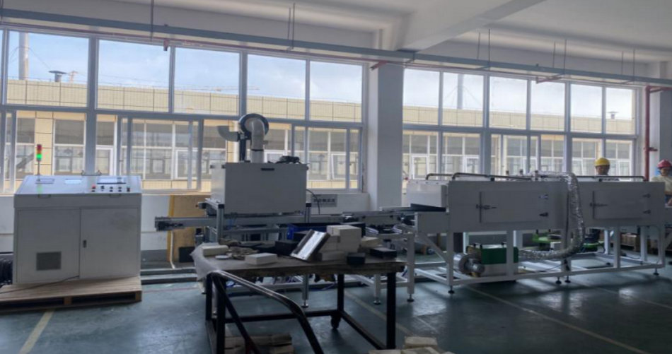 PA视讯特瓷陶瓷橡胶复合衬板硫化喷胶线