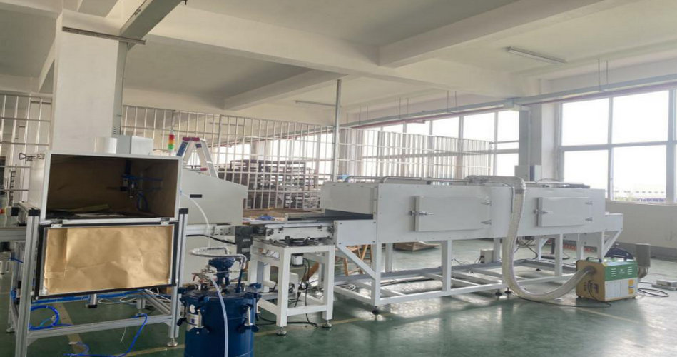 PA视讯特瓷陶瓷橡胶复合衬板硫化喷胶线