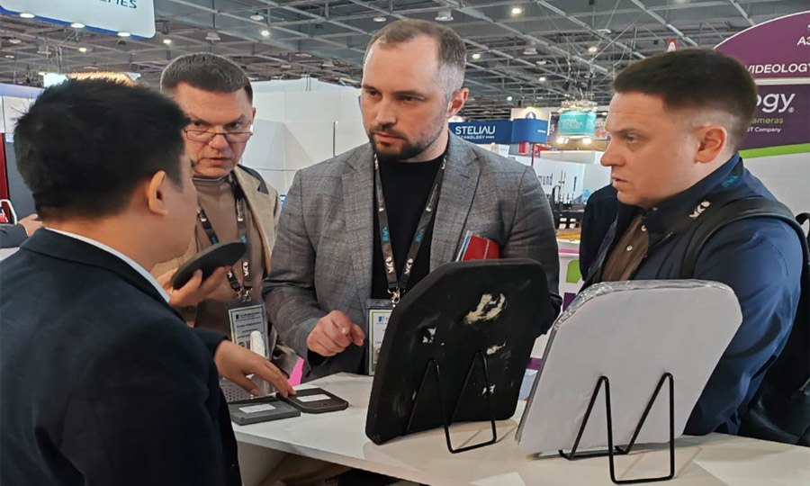 湖南PA视讯携最新防弹产品亮相法国欧洲国际防务展